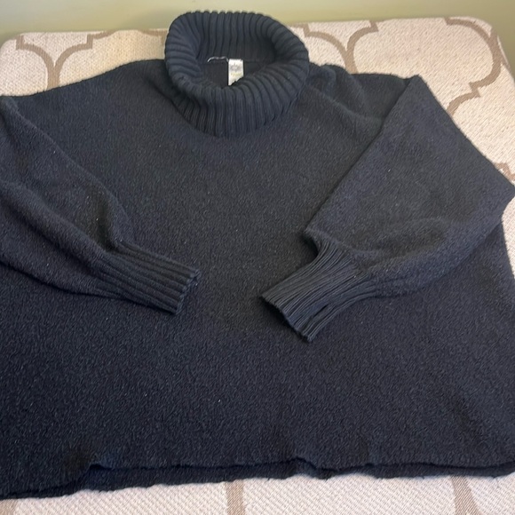 OFFLINE Aerie Chillside Turtleneck Sweater
 textured thumbhole knit cuffs - Picture 15 of 17